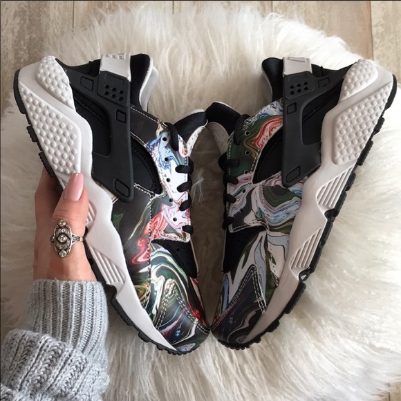 NWT Nike Huarache run Premium print - Picture 2 of 8
